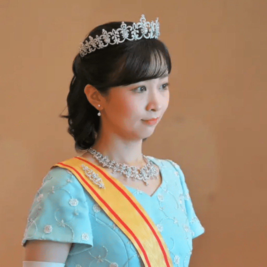 Tiaras Return to Japan for New Years! – The Royalty Nerd